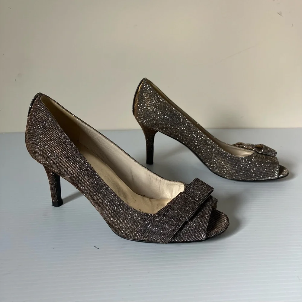 Stuart Weitzman Pyrite Nocturn Glitter Bowover Peep Toe Pumps size 7.5